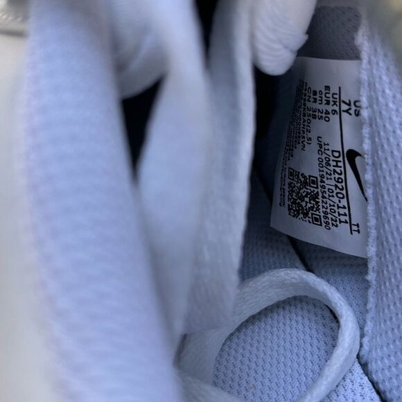 Nike Air Force 1 ‘07 Triple White Low Shoes (Boys Size: 7) (Womens Size: 8.5) - Picture 6 of 8